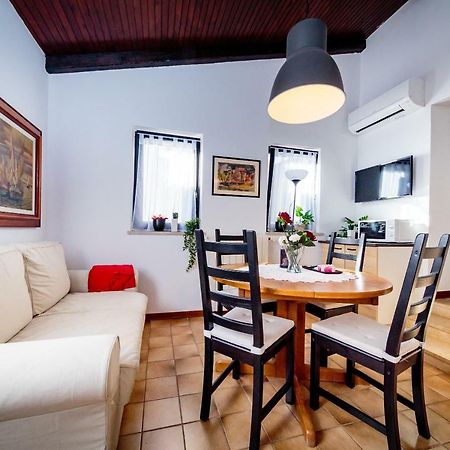 Apartments C52 Ровин Екстериор снимка