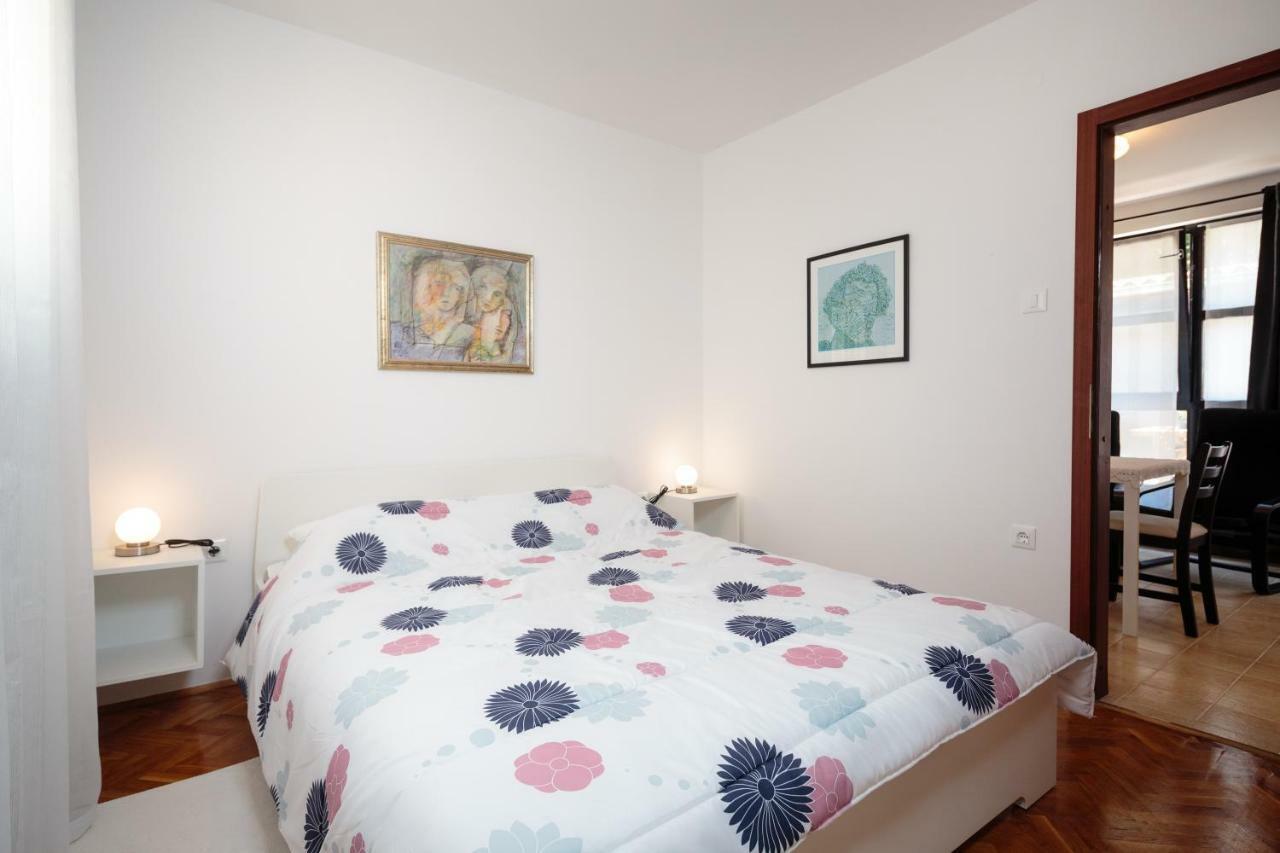 Apartments C52 Ровин Екстериор снимка