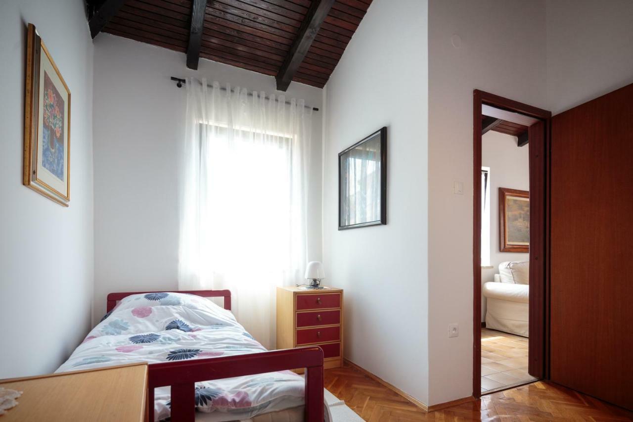 Apartments C52 Ровин Екстериор снимка