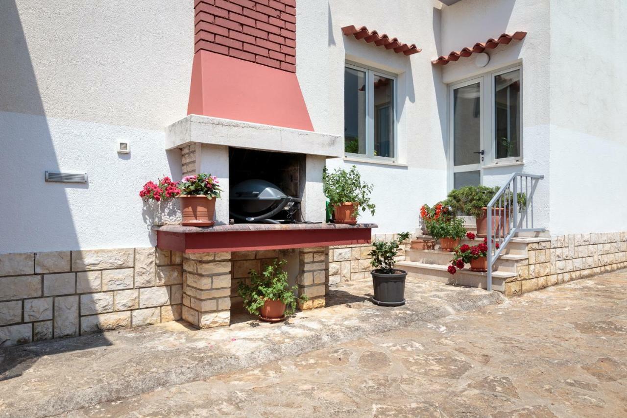 Apartments C52 Ровин Екстериор снимка