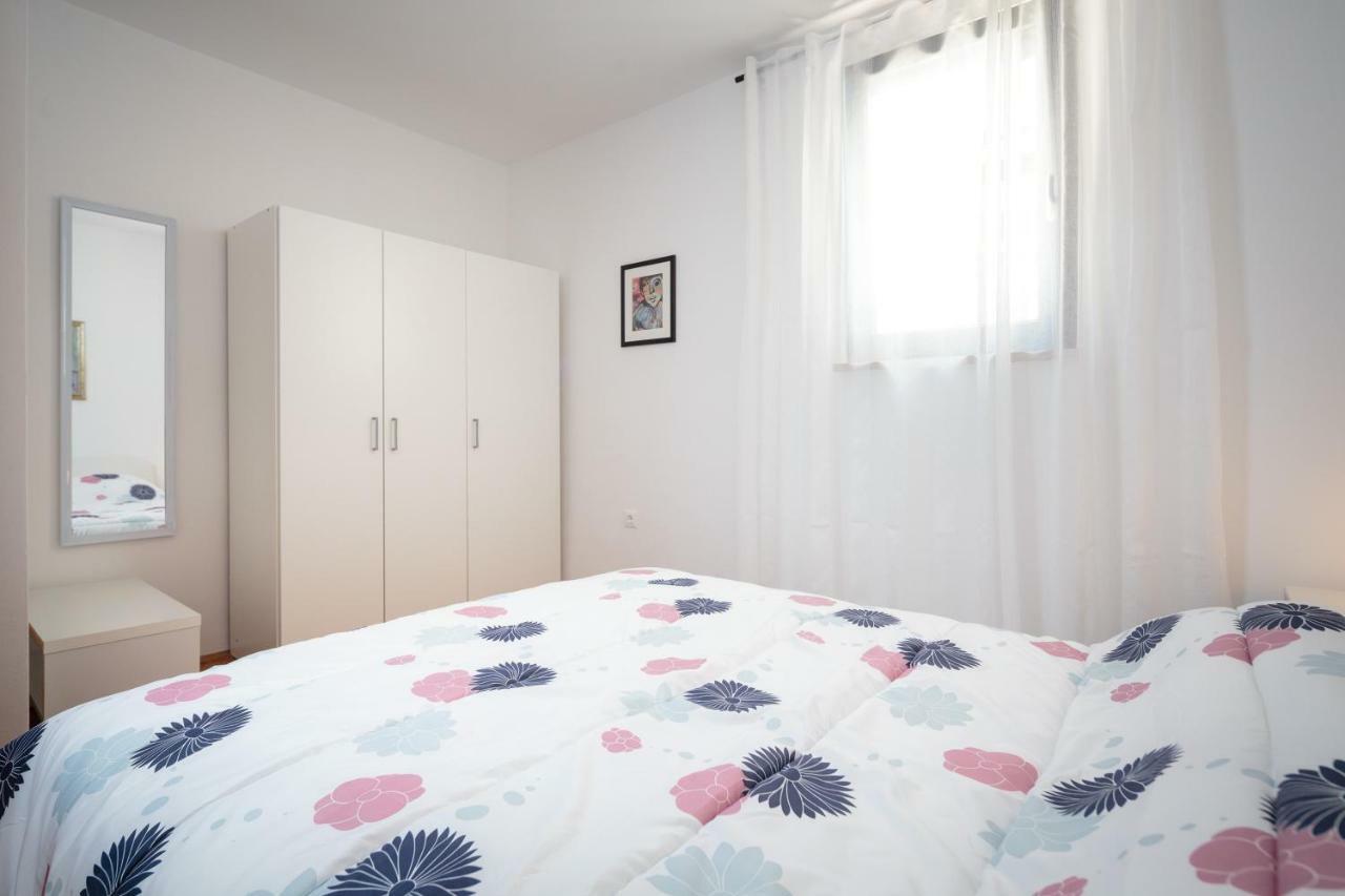Apartments C52 Ровин Екстериор снимка