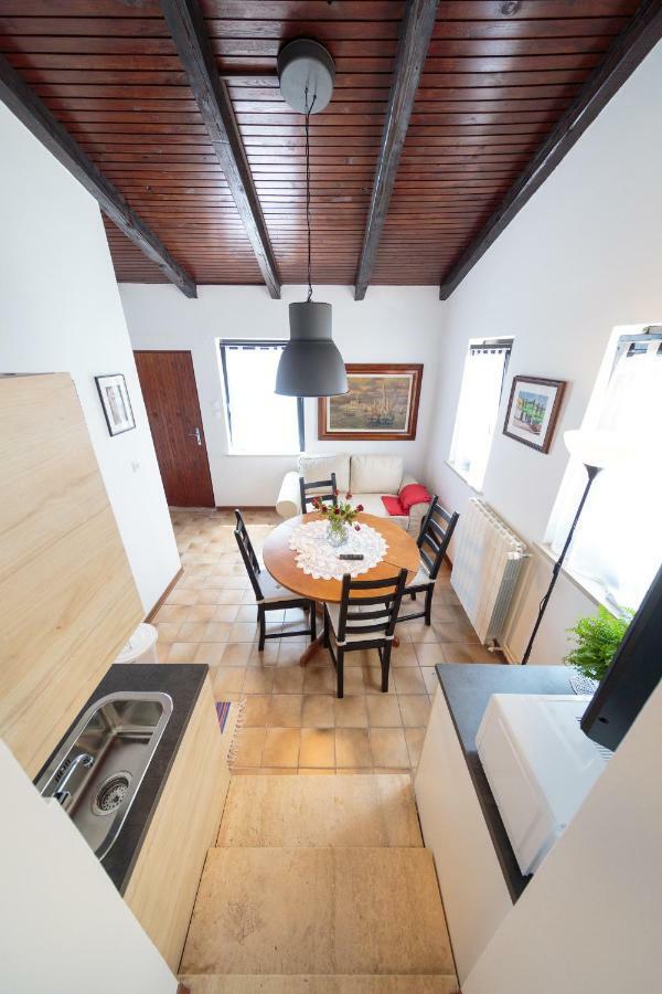Apartments C52 Ровин Екстериор снимка