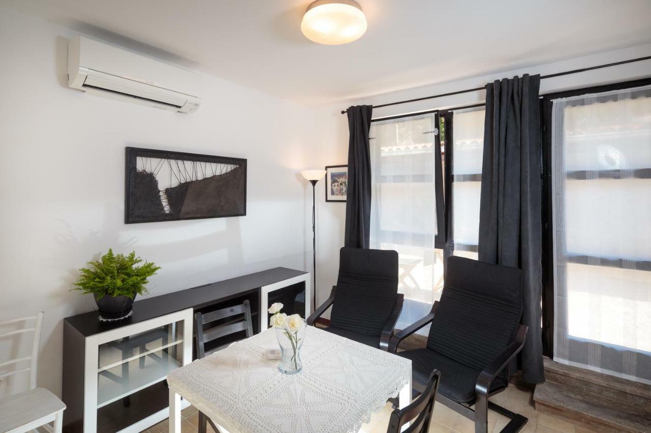 Apartments C52 Ровин Екстериор снимка
