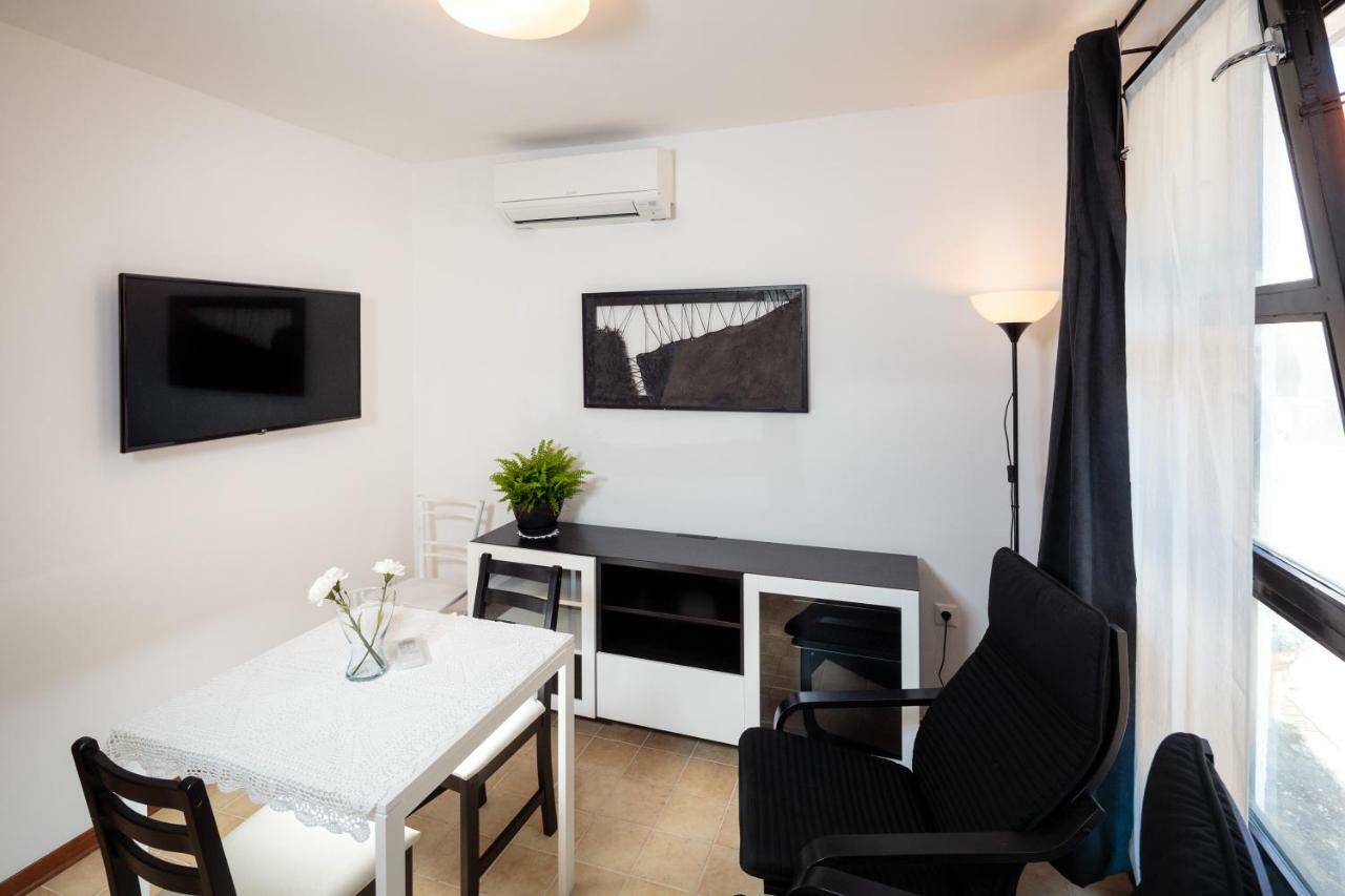 Apartments C52 Ровин Екстериор снимка