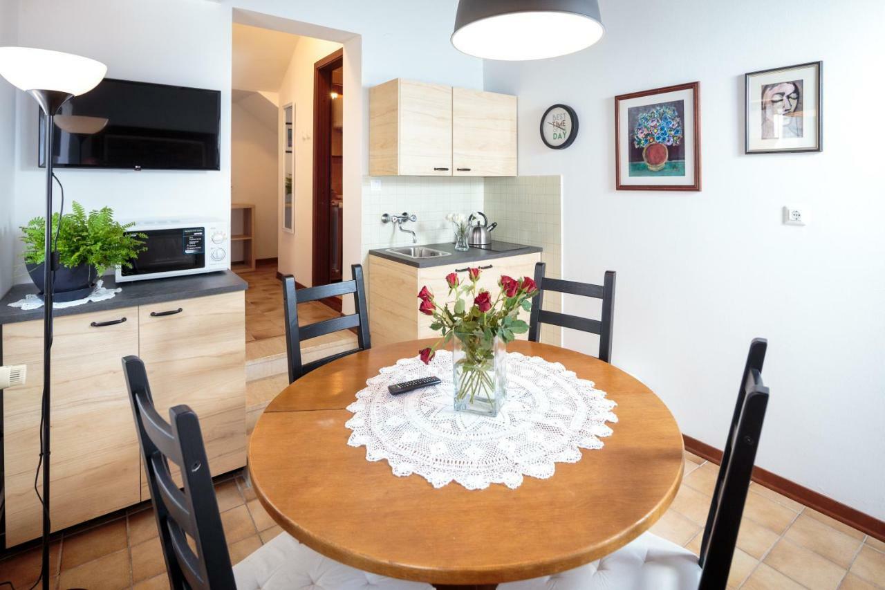 Apartments C52 Ровин Екстериор снимка