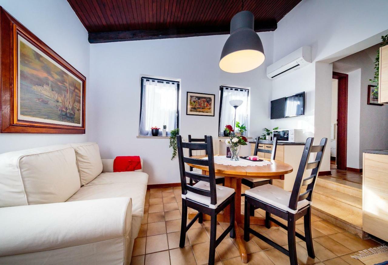 Apartments C52 Ровин Екстериор снимка