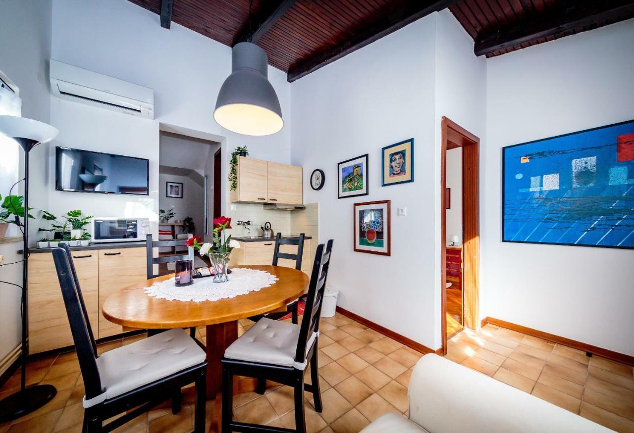 Apartments C52 Ровин Екстериор снимка