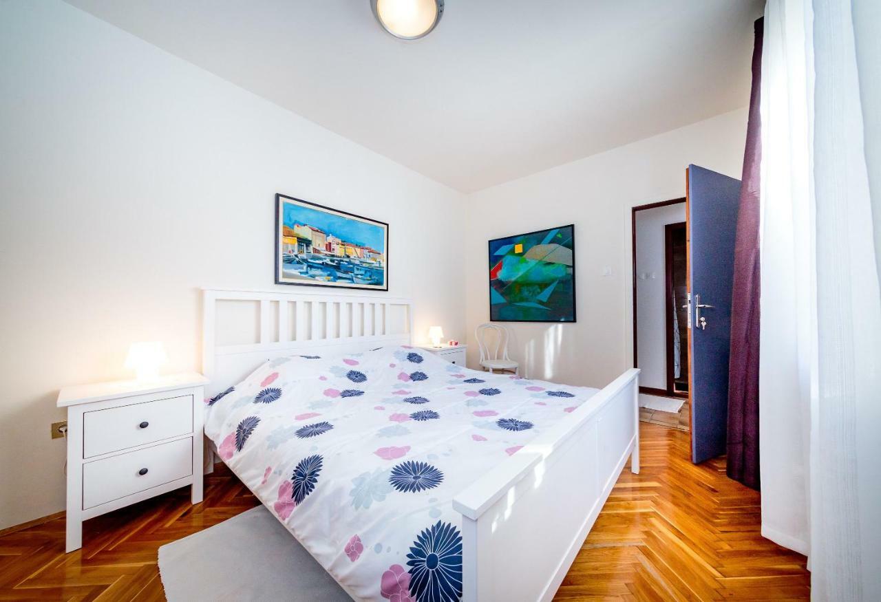 Apartments C52 Ровин Екстериор снимка