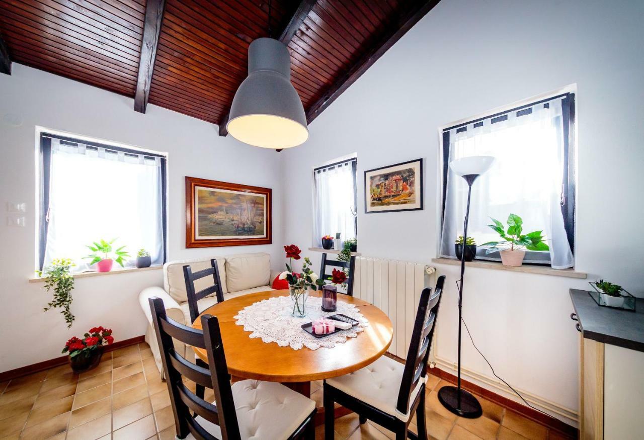 Apartments C52 Ровин Екстериор снимка