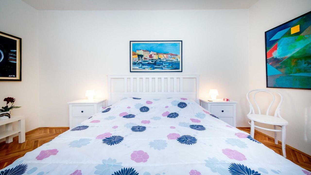 Apartments C52 Ровин Екстериор снимка