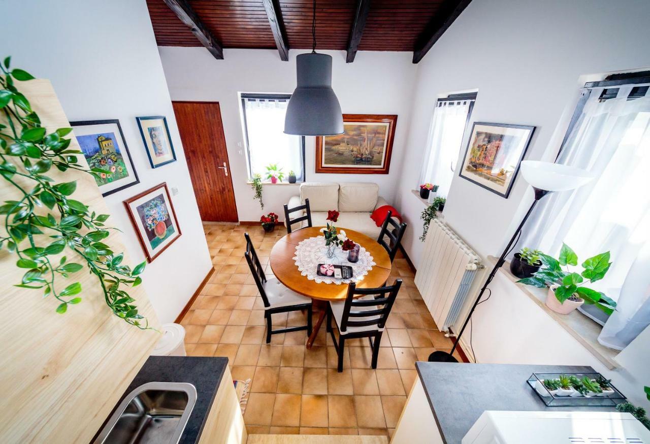 Apartments C52 Ровин Екстериор снимка