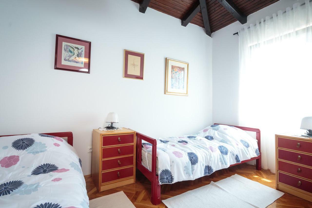 Apartments C52 Ровин Екстериор снимка
