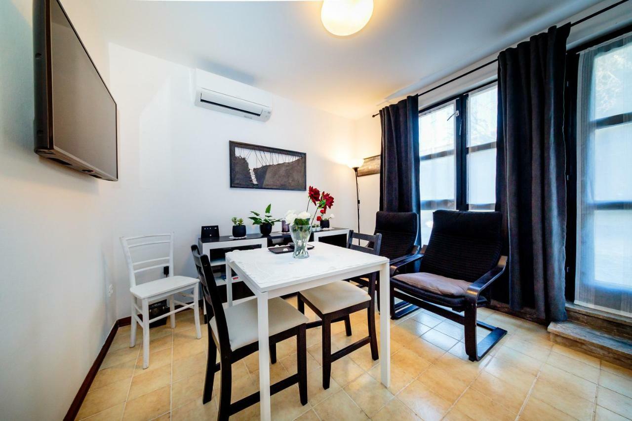 Apartments C52 Ровин Екстериор снимка